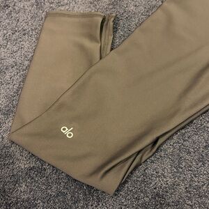 ALO Yoga Anthracite High-Waist Legging brand new….didn’t fit daughter
